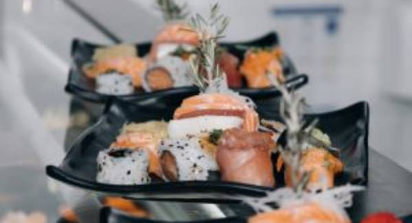 Primeiro one-stop shop de peixes do Brasil reúne num único lugar sushi bar, peixaria e a praticidade de um pick & go de pratos prontos direto da geladeira

 