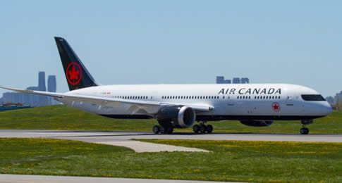Pelo segundo ano consecutive a Air Canada foi eleita um dos 50 lugares de trabalho com grande comprometimento dos funcionáros na América do Norte. O resultado da eleição foi coordenada pela Achievers, uma empresa de reconhecimento social dos empregados, e