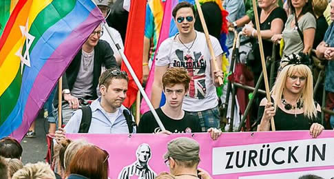 Apontada como a “capital gay da Alemanha”, a cidade acolhe uma das maiores paradas LGBT da Europa