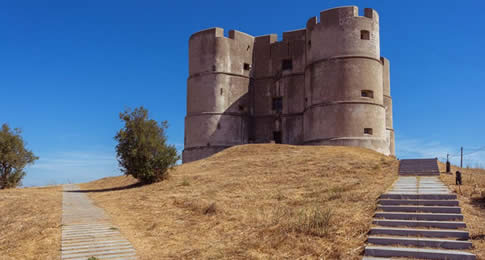 Charmoso recanto português reúne belas paisagens e monumentos militares que remetem aos tempos medievais