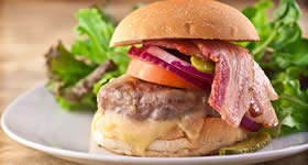 A Hamburgueria Big Kahuna Burger em apenas um ano de vida conquistou fiéis seguidores de todas as idades, por seu cardápio de burgers gourmets gigantes e 