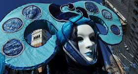 De 15 de fevereiro a 4 de março acontece o Carnaval de Veneza, evento símbolo da cidade, juntando venezianos e turistas de todo o mundo em vários dias de f
