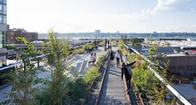 A cidade de Nova York celebrou recentemente a abertura da 3ª fase do High Line, parque suspenso que vai de Gansevoort Street, no Meatpacking District, ao n