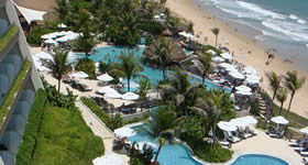 O Serhs Natal Grand Hotel é o melhor resort 5 estrelas de Natal/RN, está localizado na Via Costeira, entre as Praias de Ponta Negra e Areia Preta. Possui 3