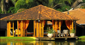 O Santa Clara Eco Resort, localizado em Dourado (SP), a 270 quilômetros de São Paulo, é perfeito para quem ama os cavalos. O resort conta com uma hípica, c