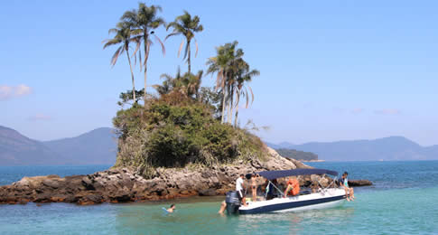 Em meio à paisagem de tirar o fôlego, hotel Samba Angra dos Reis oferece passeios para as principais ilhas da Costa Verde a um preço tentador