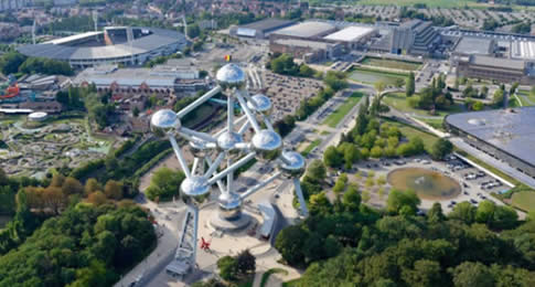 O Atomium, os Smurfs e o Square. Uma oportunidade para visit.brussels celebrar o desenvolvimento do turismo da capital