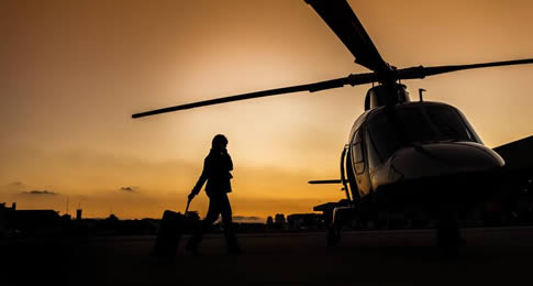 Três modelos biturbina de helicópteros Agusta estão disponíveis para viagens à Serra da Mantiqueira.