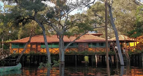 Para quem acha que impossível unir rusticidade e charme o hotel Pantanal Jungle Lodge mostra que é possível!