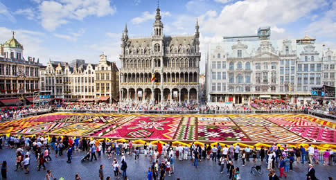 20º aniversário da Grand-Place como Patrimônio Mundial da Unesco celebrado com uma extraordinária exposição de flores na Place de la Bourse de Bruxelas