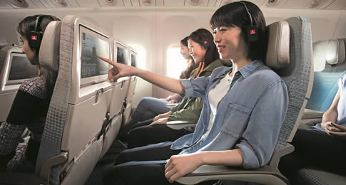 Sistema de entretenimento multi premiado, menu de inspiração regional e wi-fi a bordo são alguns dos diferenciais da companhia aérea