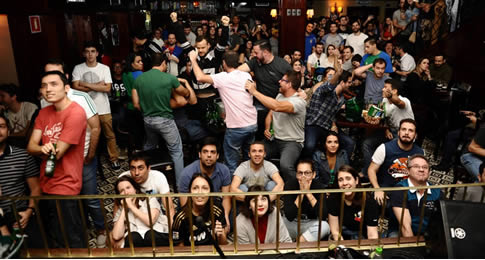 Além da programação musical, o The Blue Pub em São Paulo, irá transmitir final da Copa América com oito televisões e dois telões, no domingo. Haverá sorteio de um barril de Paulaner