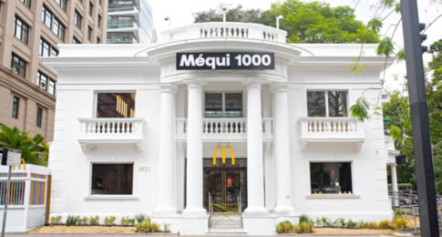 Méqui 1000 está localizado na esquina com a Alameda Ministro Rocha Azevedo, novo restaurante McDonalds no Brasil quer conquistar o público com inovações tecnológicas e cardápio diferenciado