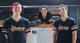 O já conhecido food truck de sanduíches gourmet 4Brothers acaba de anunciar seu novo projeto com crianças carentes da comunidade do Jabaquara, o Step Broth