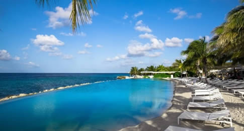 Se você ainda não conhece Curaçao vale a pena colocar na lista de destinos para sua próxima viagem de férias. O lugar é de tirar o fôlego!