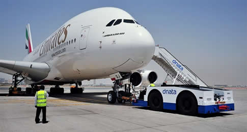 Desde o início do surto de COVID-19, Emirates e dnata vêm adaptando as operações de acordo com as diretrizes regulatórias e a demanda de viagens.