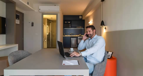 Serviço vai transformar quartos na capital em espaços privados de escritórios