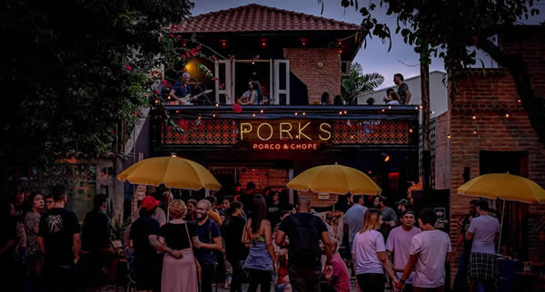 A rede Porks - Porco & Chope, de origem curitibana, vai iniciar as operações de sua terceira unidade paulista no final do mês de novembro