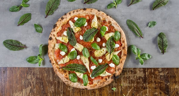 Com inspiração na gastronomia mediterrânea, a pizza Andorinha volta ao cardápio pelo 2º ano consecutivo