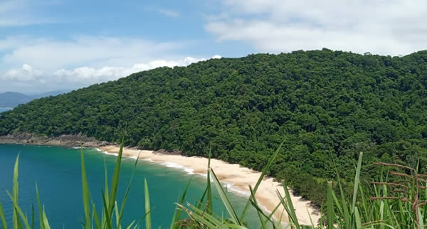 Viamar Pousada é opção de hospedagem próxima a praias desertas em Caraguatatuba e Ubatuba