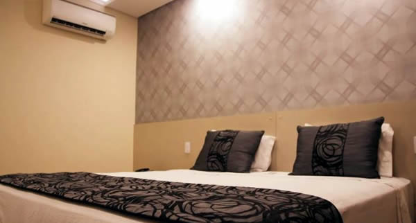 Com fácil acesso a partir da Via Dutra, o hotel oferece boas acomodações e área de lazer