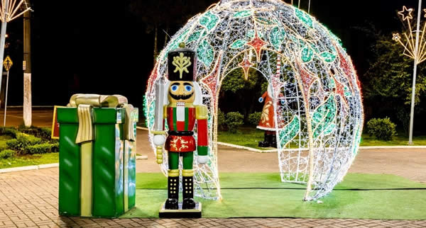 Tudo pronto para a mega Parada de Natal que promete emocionar o público; evento é o ponto alto da linda programação natalina da charmosa cidade da Mantiqueira. 