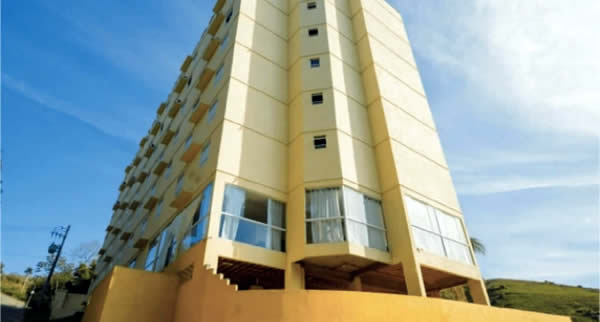 O Summit Inn Hotel Barra Mansa conta com 113 apartamentos confortáveis