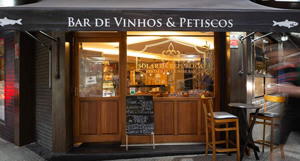 Além da paella, o restaurante também possui um amplo cardápio com base na cozinha portuguesa tradicional