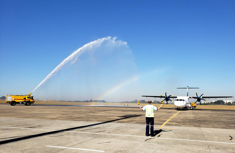 Aeronave ATR-42-500 foi batizada no Aeroporto de So Jos dos Campos