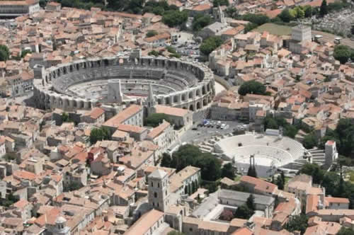 Provence-Alpes-Côte d’Azur - Arles entre Camargue e Alpilles