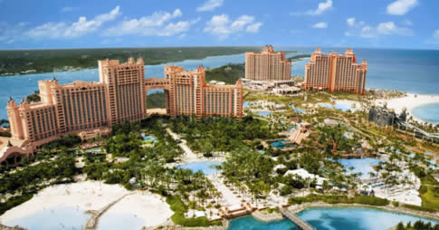 O Atlantis Paradise Island, resort localizado nas Bahamas, adora as lendas e os estilos antigos da cidade perdida, mas também introduz novas ideias e conceitos de design modernos na propriedade. O Atlantis sempre ofereceu vistas incríveis e aventuras por 