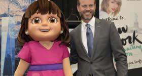 O prefeito de Nova York e a NYC & Company, organização oficial de promoção de turismo da cidade de Nova York, juntamente com a Nickelodeon, anunciaram Dora como a 7º embaixadora oficial das famílias em Nova York. O anúncio foi feito em Orlando, Flórida, d