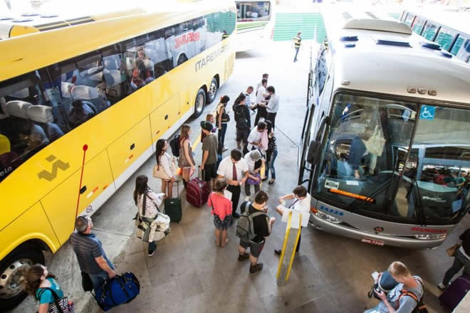 ClickBus cria fundo coletivo para pessoas darem AQUELE abrao ps-quarentena