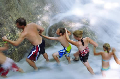  Dunns River Falls - family 