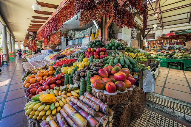 Flores e frutos exticos na Ilha da Madeira, Portugal - Ilha da Madeira, Funchal, Mercado dos Lavradores, Portugal, Europa