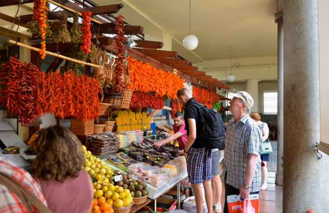 Flores e frutos exticos na Ilha da Madeira, Portugal - Ilha da Madeira, Funchal, Mercado dos Lavradores, Portugal, Europa