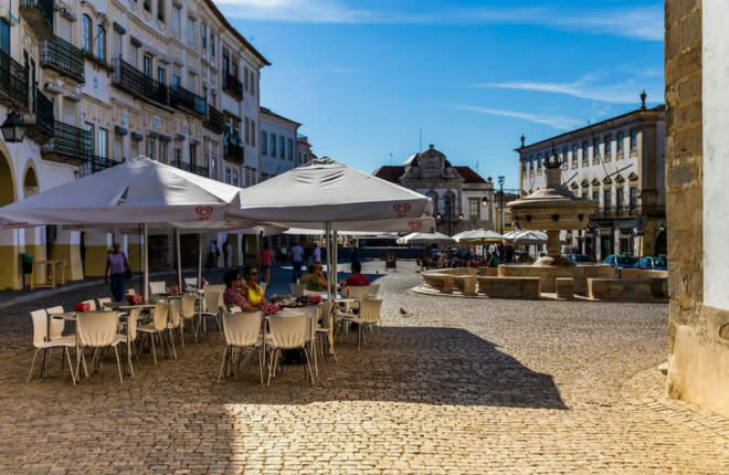 Praca do Giraldo, Evora