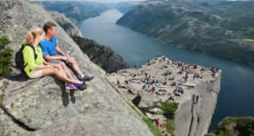 O Pulpit Rock é um dos lugares mais fotografados da Noruega, e um passeio de um dia muito popular entre os turistas e os moradores da região. Localizado no