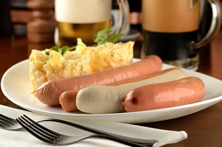 Schubligwurst - dois salsiches e salada de batatas: Restaurante Konstanz