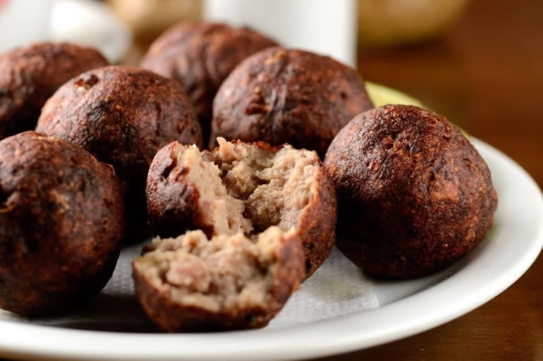 Bolinho de carne e cerveja