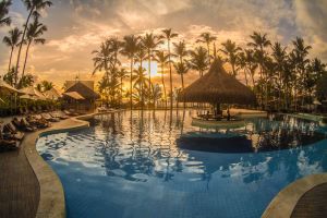 O Cana Brava Resort é um destino de férias localizado em Ilhéus, no sul da Bahia. Com uma área de mais de 70.000 m² de frente para o mar e muita área verde, o resort conta com 346 acomodações entre quartos e chalés