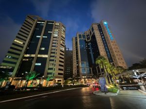 Chegada de bandeira internacional da Wyndham Hotels & Resorts e a gestão focada em eficiência operacional da Trul Hotéis evidenciam novo momento do hotel, que é o segundo maior em número de quartos na capital paulista