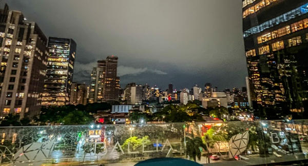 Entre petiscos e pratos saborosos, drinks equilibrados e uma vista urbana privilegiada, o Baleia Rooftop é uma experiência gastronômica imperdível na Faria Lima.
