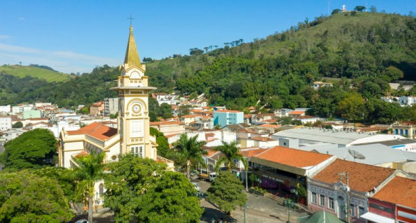 Popularmente conhecida como “Cidade Aventura” o local oferece muito mais.