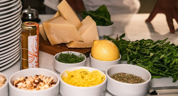 Novo restaurante de Diego Sacilotto no Shopping Ibirapuera aposta em culinária italiana artesanal com massas frescas, pizzas, focaccias, milanesas e sobremesas servidas em carrinho.