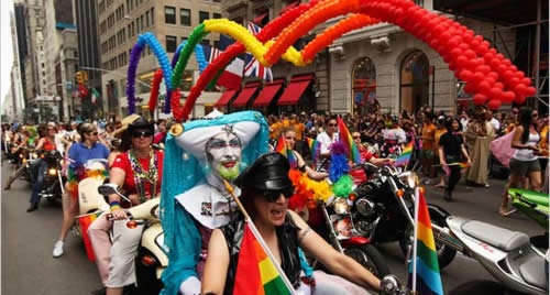 A NYC & Company, organização oficial de promoção de turismo da cidade de Nova York, convida visitantes do mundo todo a viajar para Nova York para celebrar o Orgulho Gay em 2016, com eventos que ocorrem de 19 a 26 de junho. Este ano o tema da Parada Gay de