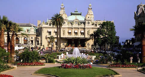 Um dos cassinos mais famosos do mundo e visita obrigatória para qualquer turista em Mônaco, o Casino de Monte-Carlo é a mistura de tradição com a modernidade. 