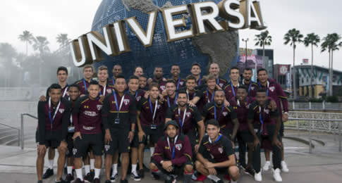 Depois de uma vitória emocionante na Flórida, o time do São Paulo Futebol Clube comemorou o título com muita diversão no complexo Universal Orlando Resort neste último domingo (22).