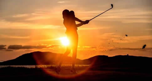 Para os golfistas de plantão que não recusam uma partida de golfe durante as férias, há vários destinos turísticos que oferecem campos perfeitos para uma partida.