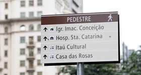 Após o início da implantação da sinalização turística na região central da cidade, agora é a vez da Avenida Paulista. A via, que é cartão postal da cidade 